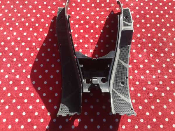 Base de repose pieds scooter mbk 125 skiliner 2004