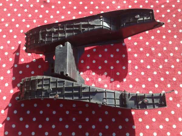 Annonce Base de repose pieds scooter mbk 125 skiliner 2004