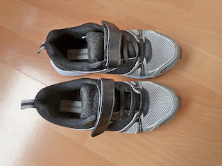 Baskets neufs enfant