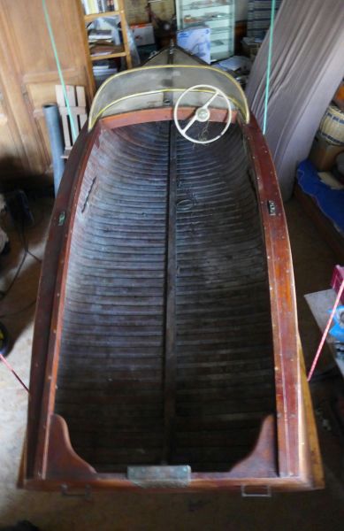 Vente Bateau hors bord en acajou vernis