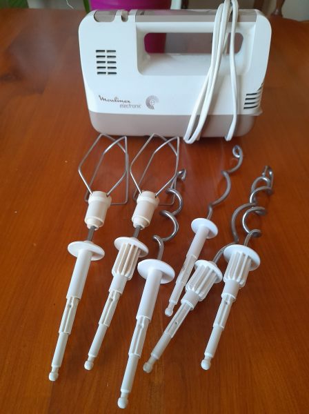 Batteur &eacute;lectrique moulinex electronic type 680