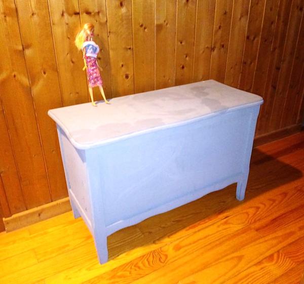 Beau coffre &agrave; jouets