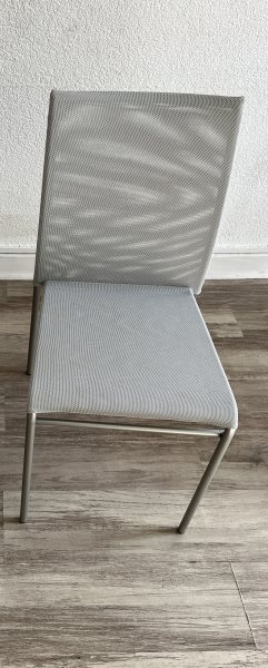 Belle chaise moderne  25€ unitaire  (6)