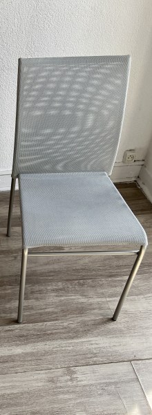 Vente Belle chaise moderne  25€ unitaire  (6)