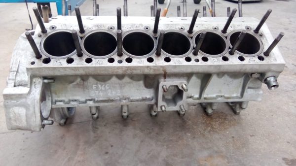 Annonce Bloc moteur ferrari 365 gtc4