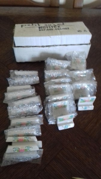 Boite 12 reposes couverts en porcelaine