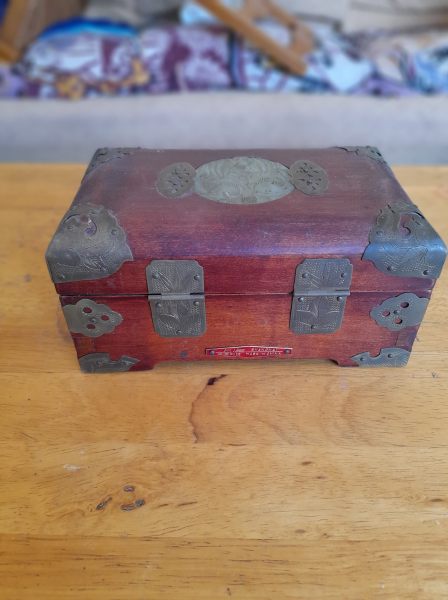 Boite &agrave; bijoux en bois et laiton pas cher