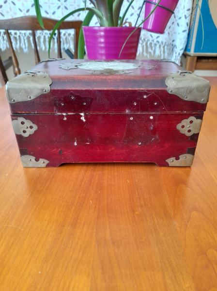 Annonce Boite &agrave; bijoux en bois et laiton