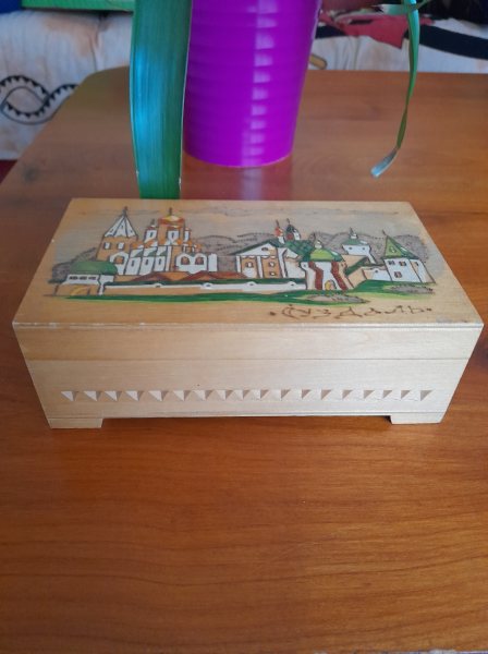 Boite &agrave; bijoux en bois pyrograv&eacute;e