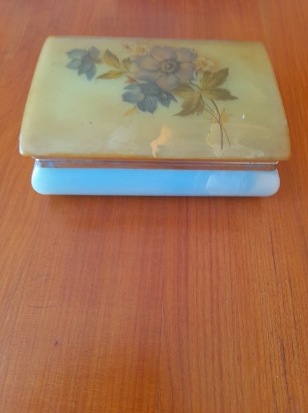 Boite &agrave; bijoux en plastique