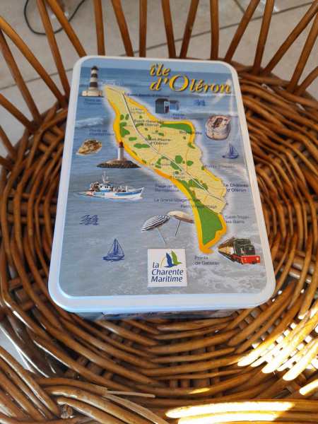 Boite &agrave; biscuit vide  ile d'ol&eacute;ron france