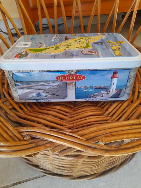 Annonce Boite &agrave; biscuit vide  ile d'ol&eacute;ron france