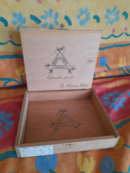 Annonce Boîte à cigares ancienne monte cristo habana 25