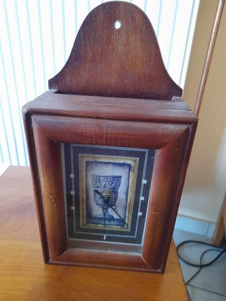 Boite &agrave; cl&eacute;s mural en bois avec horloge - vintage