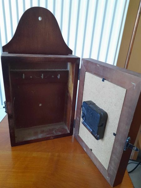 Annonce Boite &agrave; cl&eacute;s mural en bois avec horloge - vintage