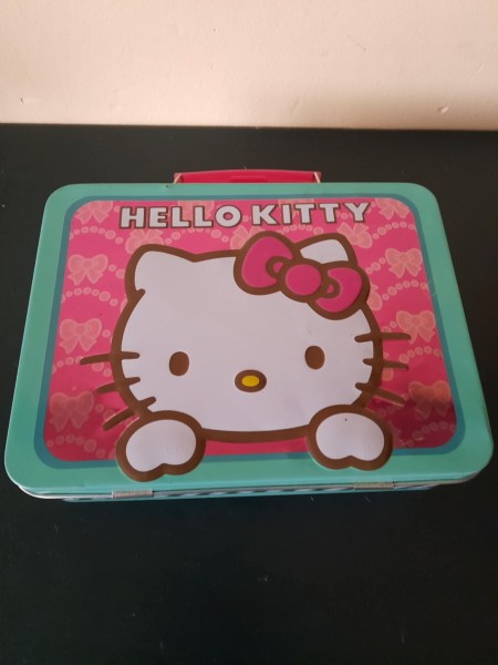 Boite à goutter en métal hello kitty