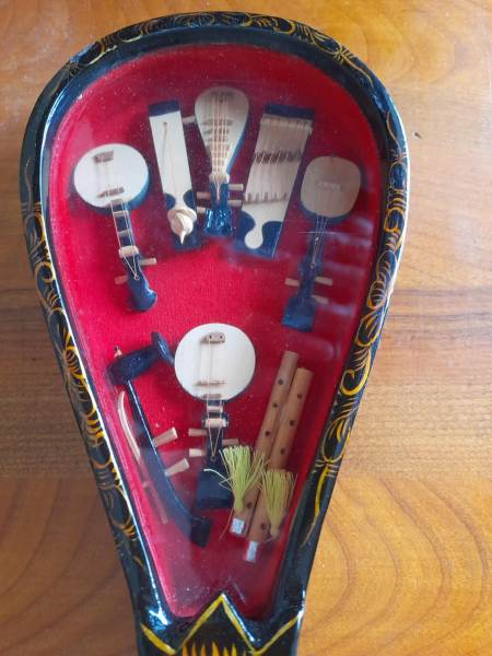 Annonce Boite &agrave; ombre pour mandoline chinoise laqu&eacute;e noire