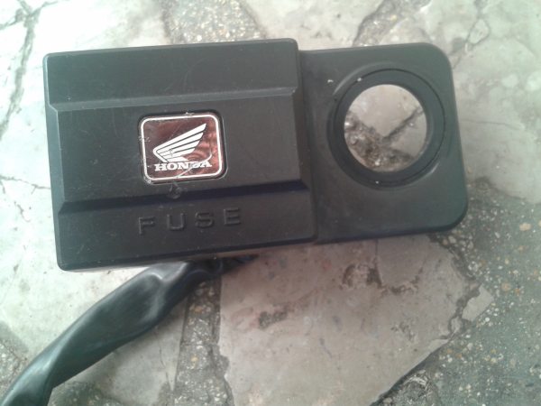 Boite fusible honda 600 transalp 1993