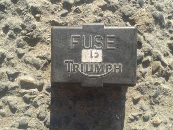 Annonce Boite fusible triumph 900 tiger 1998
