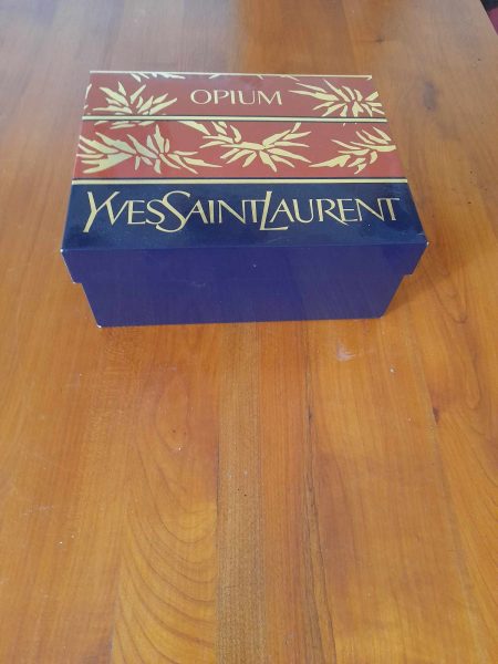 Boite publicitaire vide en carton yves saint laure