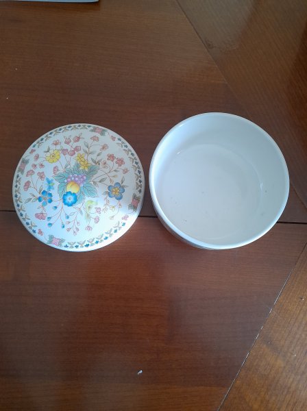 Annonce Boite ronde en porcelaine hankook