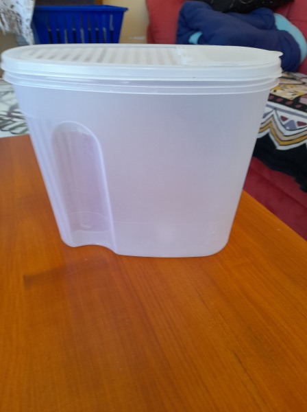 Annonce Boite verseuse herm&eacute;tique - plastique