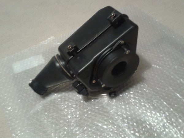 Boitier filtre a air neuf suzuki 125 gsxs 2022 pas cher