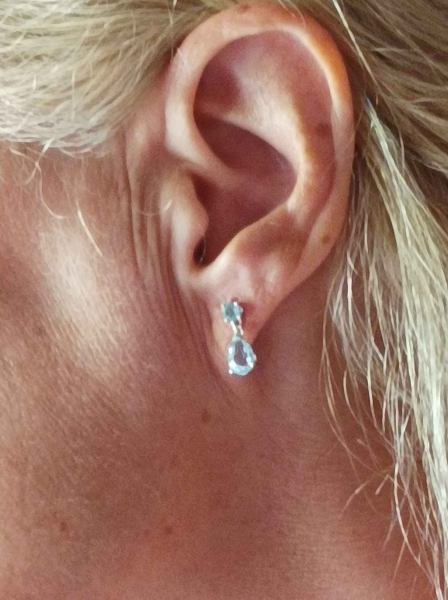 Boucles d' oreille or blanc 18cts  topazes bleues pas cher