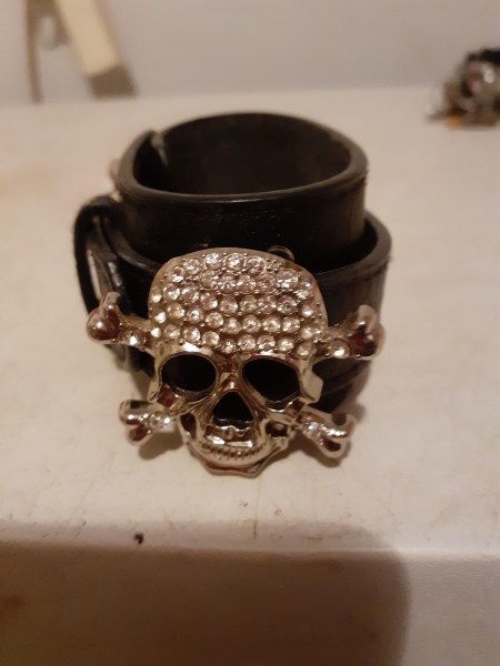 Bracelet de force cuir " t&ecirc;te de mort "