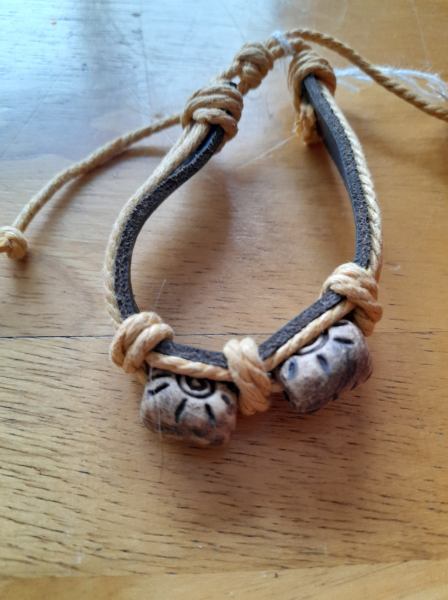 Bracelet tib&eacute;tain en cuir et os n&deg;1