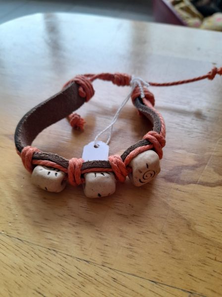 Bracelet tib&eacute;tain en cuir et os n&deg;2