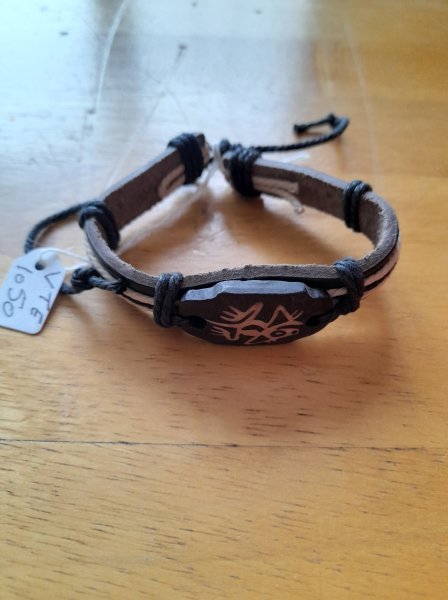 Bracelet tib&eacute;tain en cuir et plaque en os