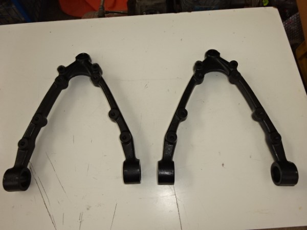 Annonce Bras de suspension inférieurs avant maserati indy