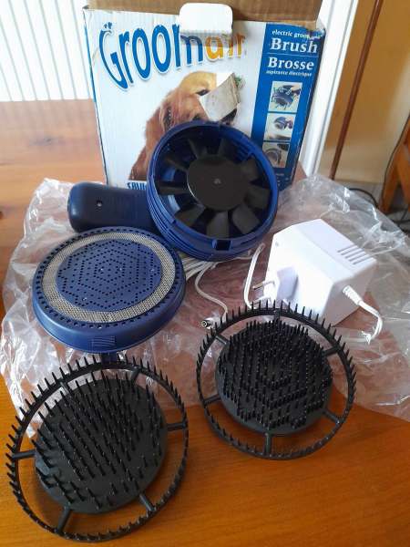 Brosse de toilettage aspirante électrique pas cher