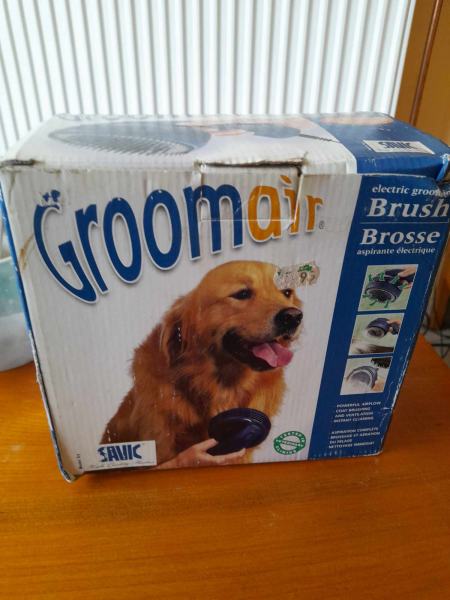 Brosse de toilettage aspirante électrique