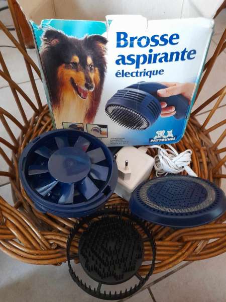 Brosse de toilettage aspirante électrique pas cher