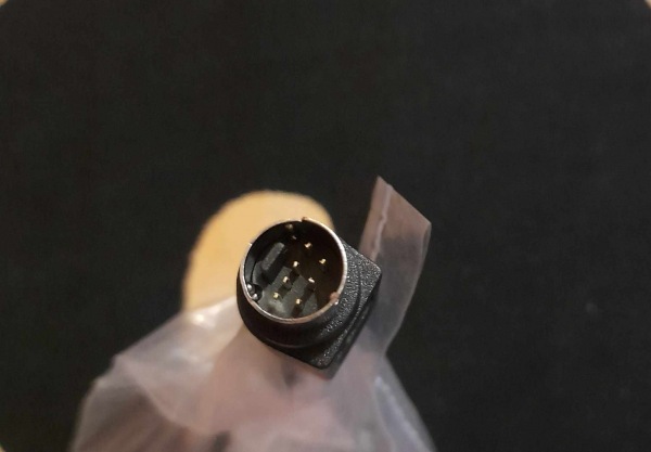 C&acirc;ble / cordon s-video 7 broches  vers 3 rca pas cher