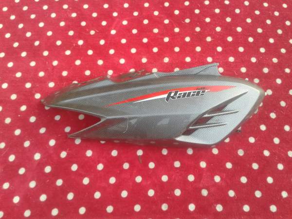 Cache droit scooter barossa 50 speed race 2008