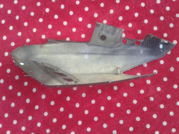 Annonce Cache droit scooter barossa 50 speed race 2008