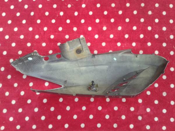 Annonce Cache gauche scooter barossa 50 speed race 2008