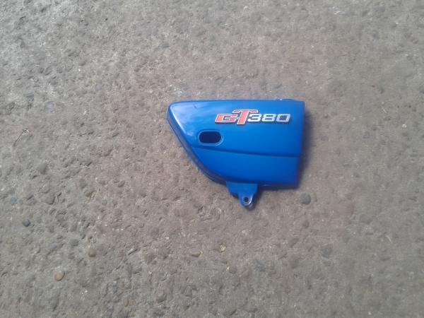 Annonce Cache latéral droit  bleu foncé  suzuki gt 380