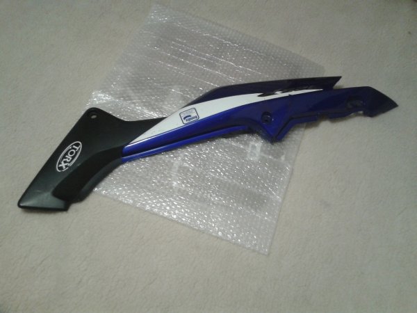 Cache lat&eacute;ral droit honda 125 cbr 2005 pas cher