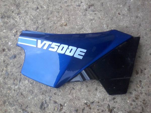 Cache latéral droit honda 500 vte 1986