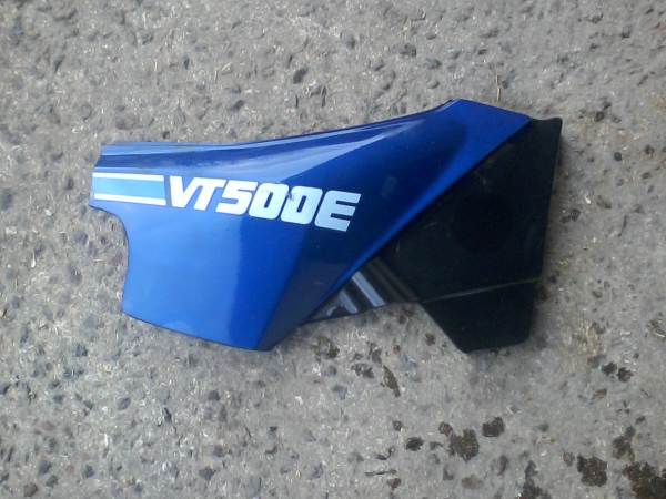 Cache latéral droit honda 500 vte 1986 pas cher