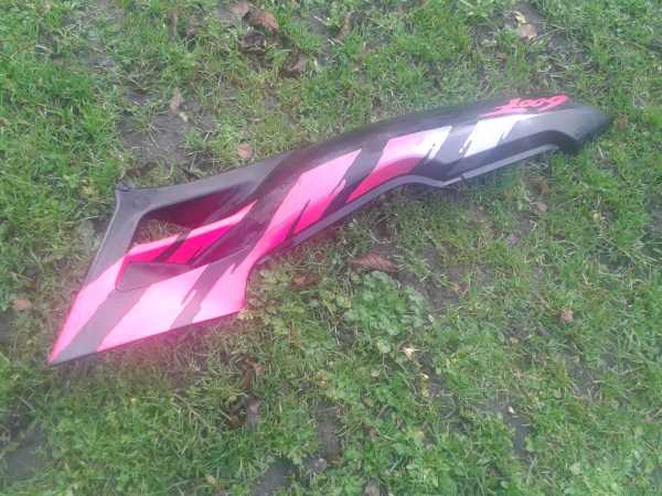 Cache lat&eacute;ral droit noir rose honda 600 cbr 1993 pas cher