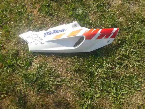Cache lat&eacute;ral droit blanc tigre honda 900 cbr 1993