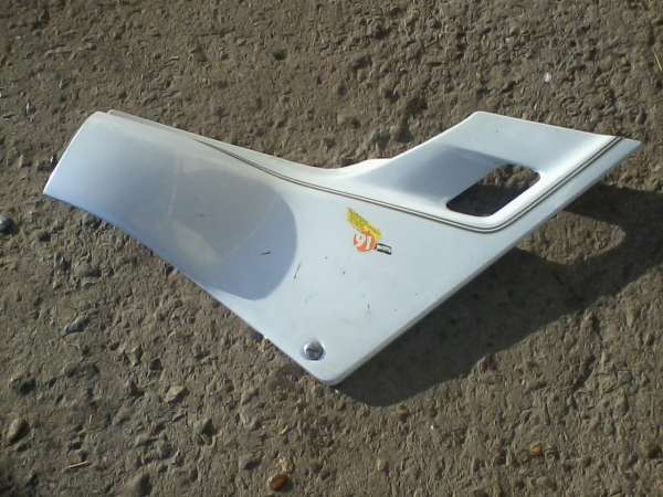 Cache latéral droit honda vfr 750 1987