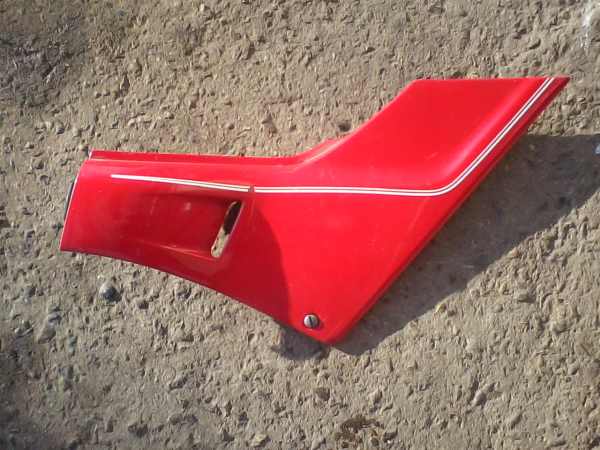 Cache latéral droit rouge  honda vfr 750 1989