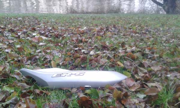 Cache lat&eacute;ral droit kawasaki 500 er5 2001