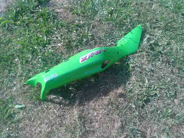 Vente Cache lat&eacute;ral droit kawasaki zx6r 1997